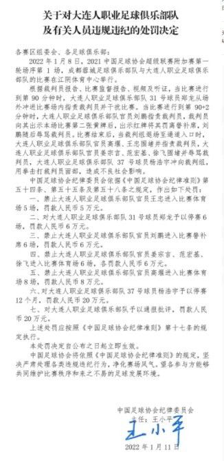 海报中，二者在红蓝色调的都市迷雾中面对面对峙，迎来终极对垒